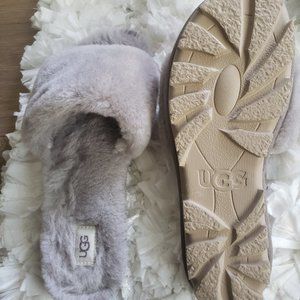 New UGG slide slippers in oyster